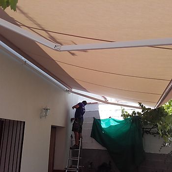 Toldo brazo articulado y telescópicos